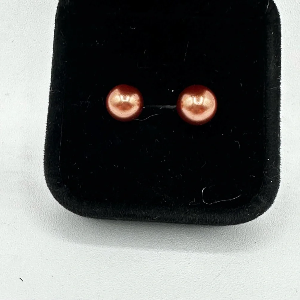 Brown‎ freshwater cultured pearl stud earrings in 14k gold  NWOT - Picture 2 of 4